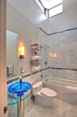  Bathroom with tall ceiling and clerestory 