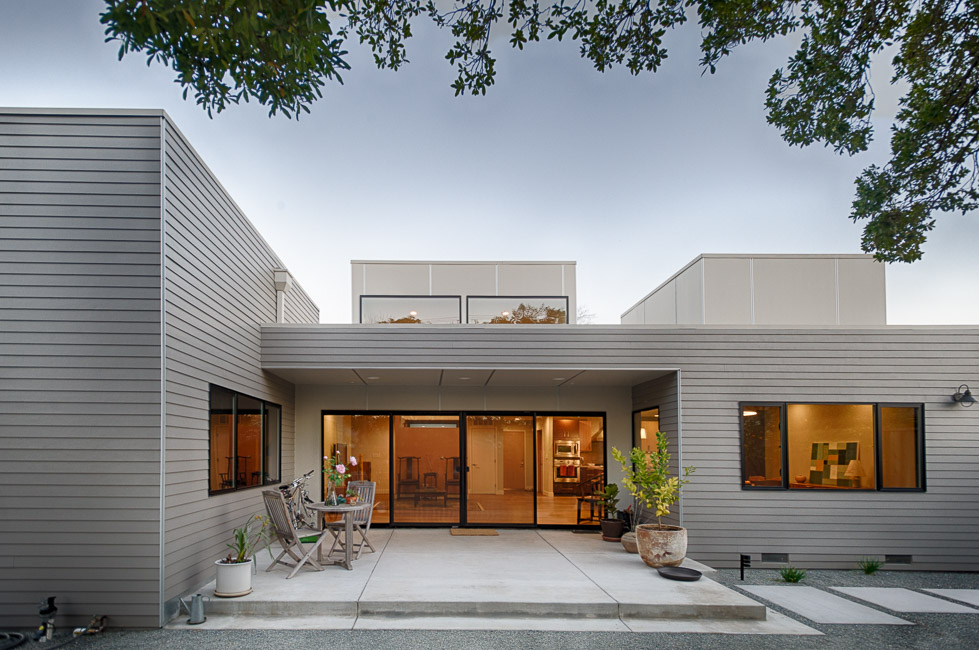  Shaded patio and raised roofs 